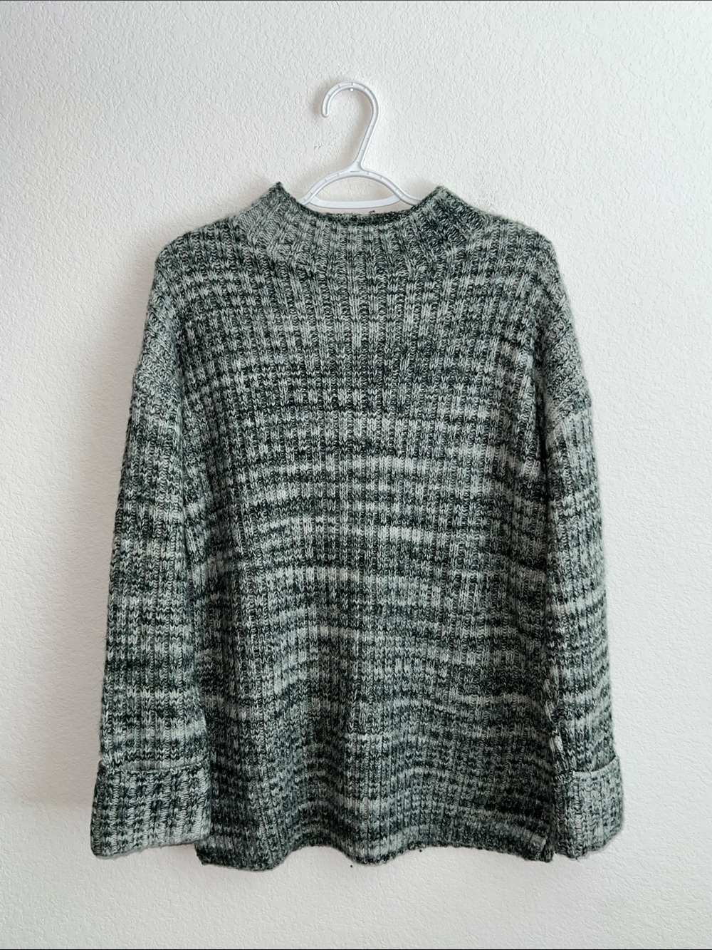 Cozy Ribbed Knit Sweater in Heathered Gray-Green Size M Tunic length
